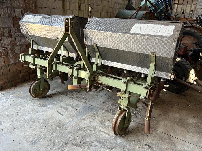 Usato Sarchio marca SECCO, porta concime in acciaio