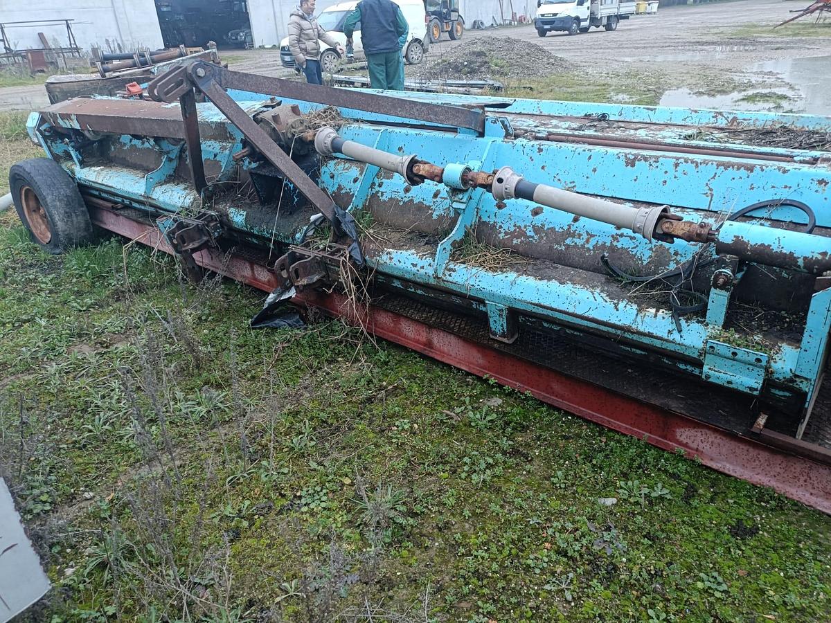 Usato trincia Nobili da 4m circa con carrello 