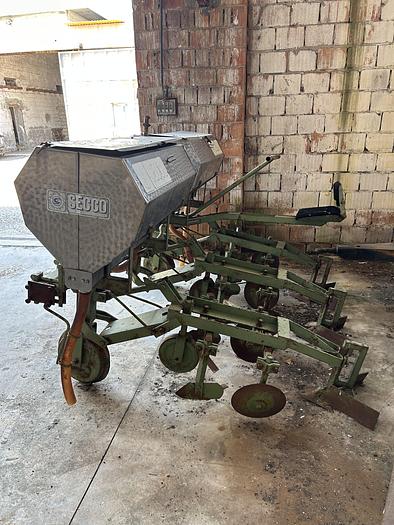 Usato Sarchio marca SECCO, porta concime in acciaio