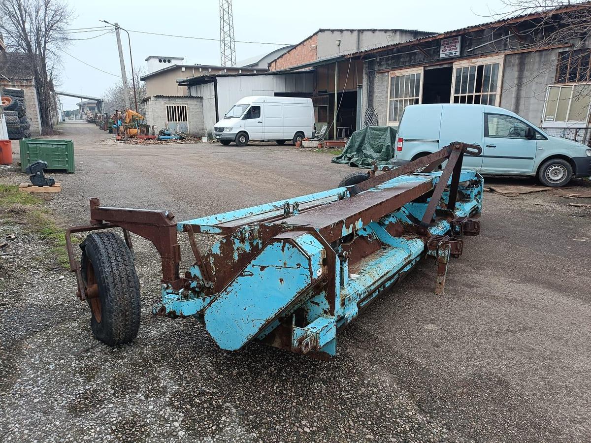 Usato trincia Nobili da 4,60m circa con carrello