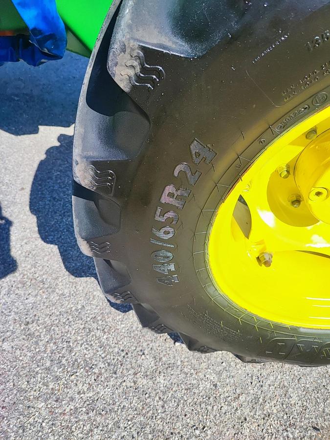 Usato John Deere 5820 caricatore JD 551