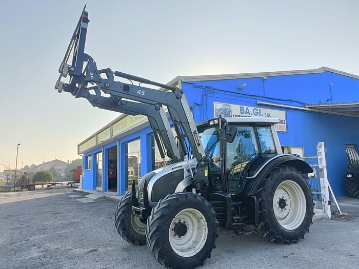Usato Valtra N92 con caricatore Valtra 45