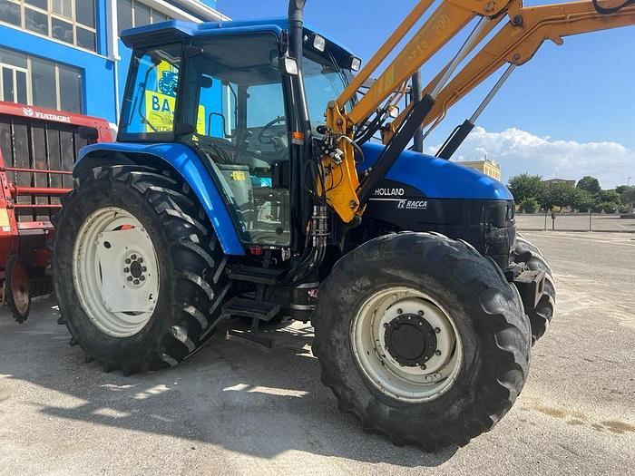 Usato New Holland TS 100 anno 2004 ore 6200 con caricatore