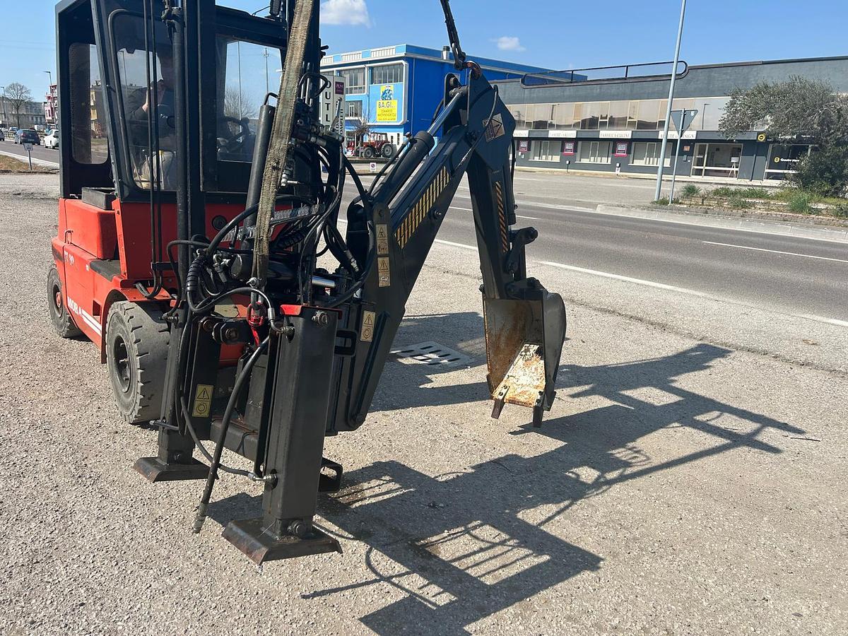 Usato escavatore per trattore agricolo con attacco al 3 punto