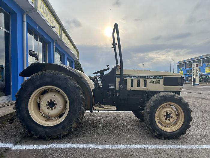 Usato Lamborghini 775 frutteto con arco di protezione 