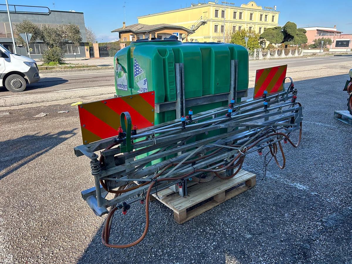 Usato botte da diserbo Caffini da 6q con barre