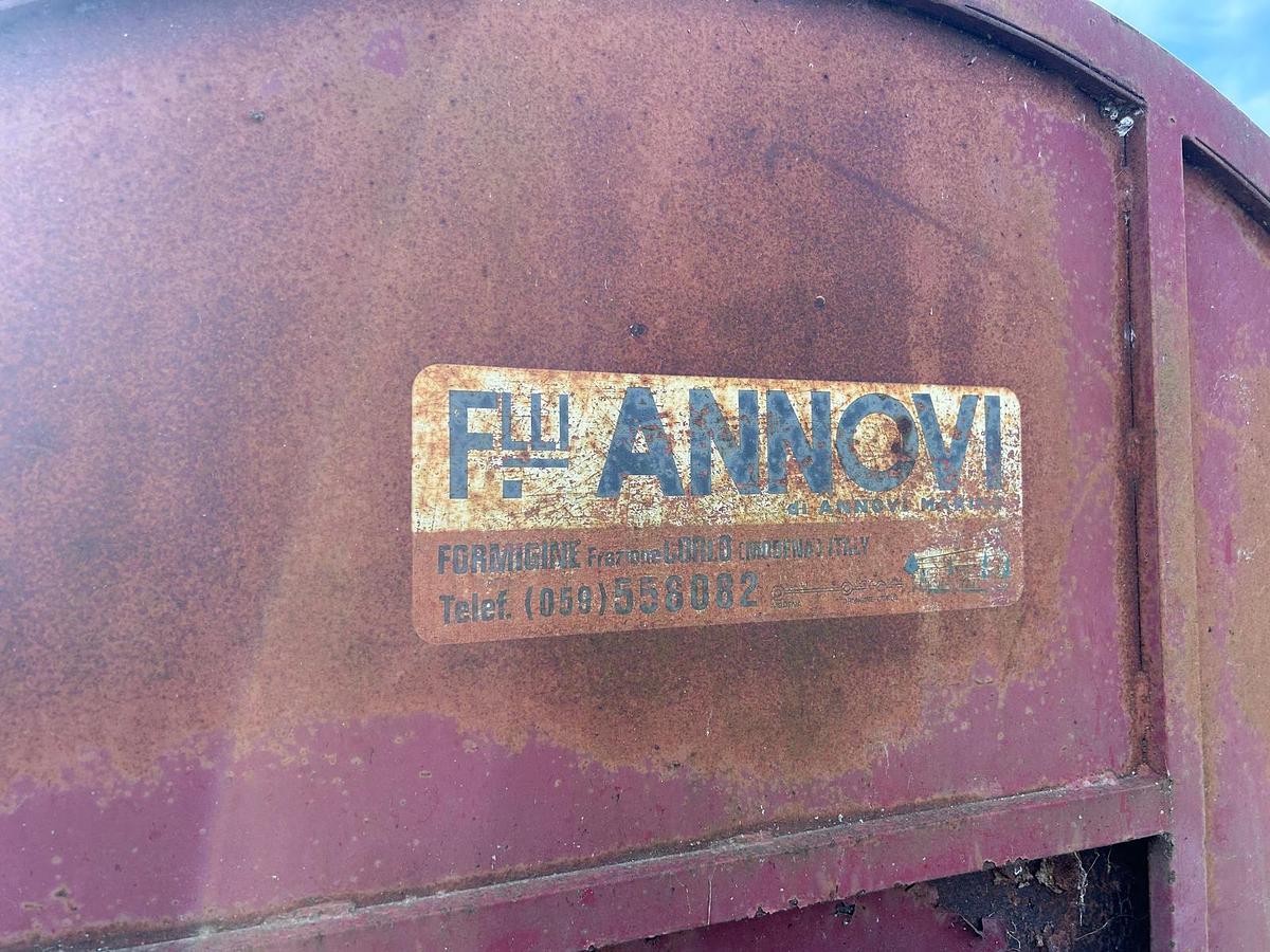 Usato Spandiletame Annovi modello A70N- 1 asse- 70 quintali