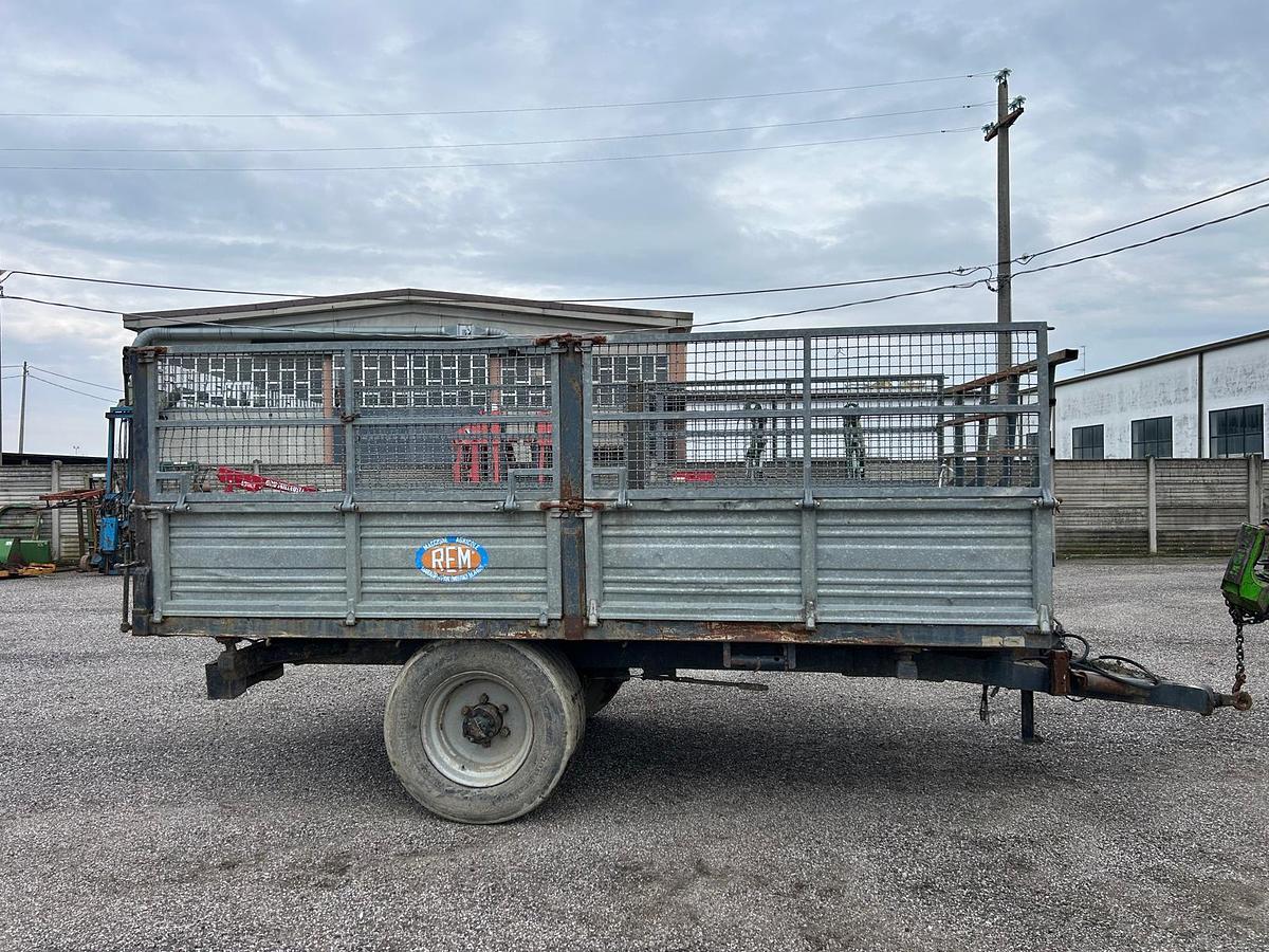 Usato Rimorchio agricolo 1 asse Rem- trilaterale- 60q