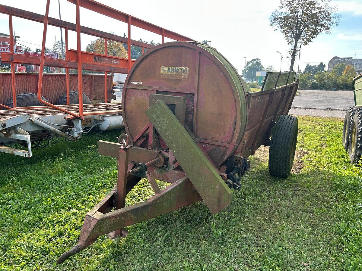 Usato Spandiletame Annovi modello A70N- 1 asse- 70 quintali