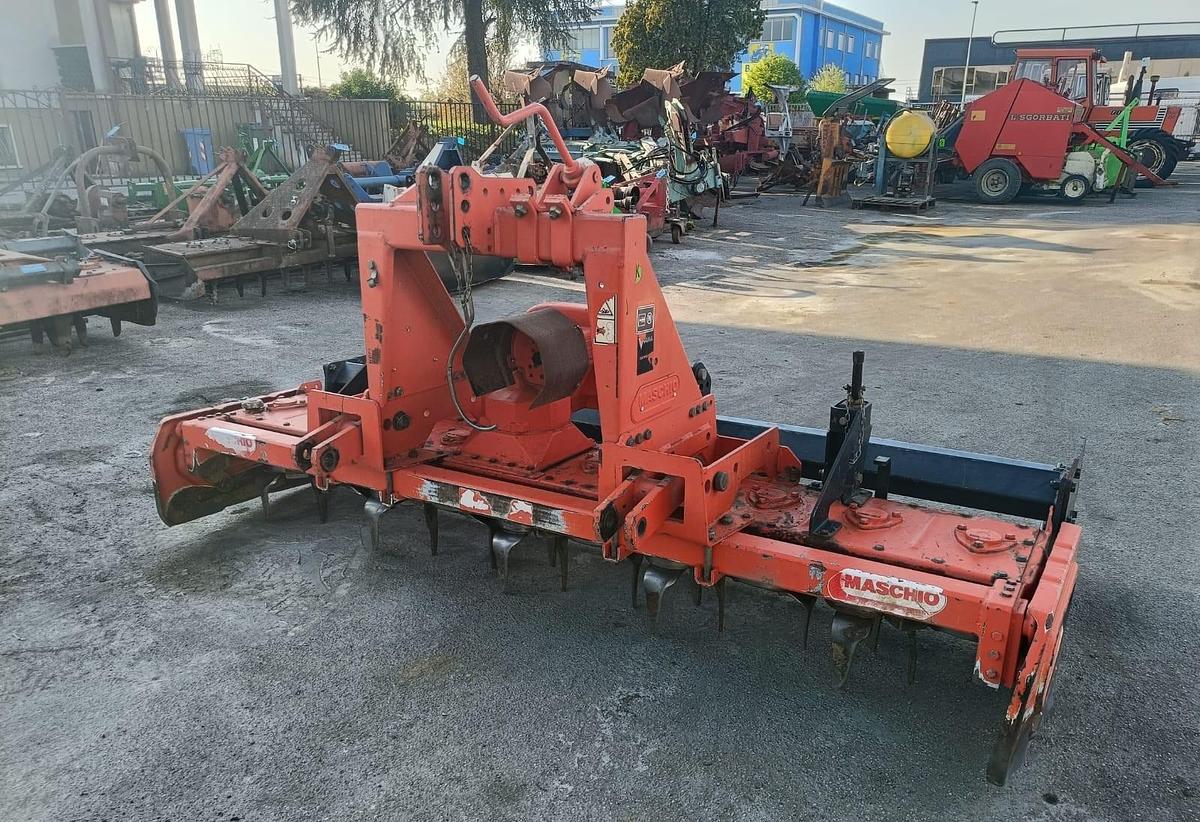 Usato erpice rotante Maschio 2,50m-barra livellamento