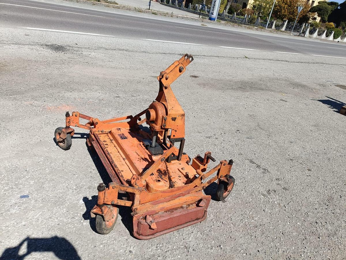 Usato piatto tagliaerba Kubota da 1,30m