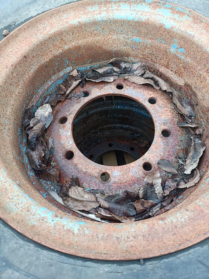 Usato Gomme varie per trattore agricolo o rimorchio (1)