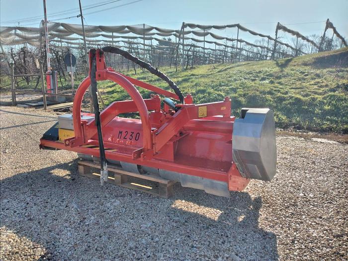 Usato Trincia a mazze da 2,50m- spostamento idraulico