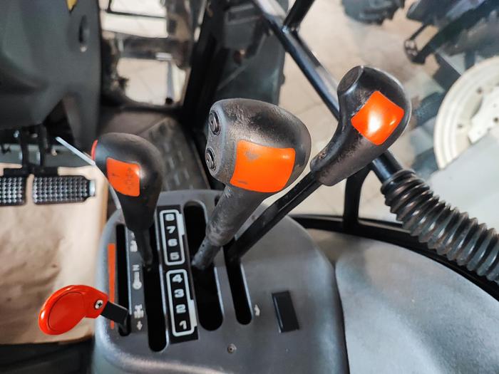 Usato New Holland TS 110-5400 ore-4 cil.-fr.aria 200q