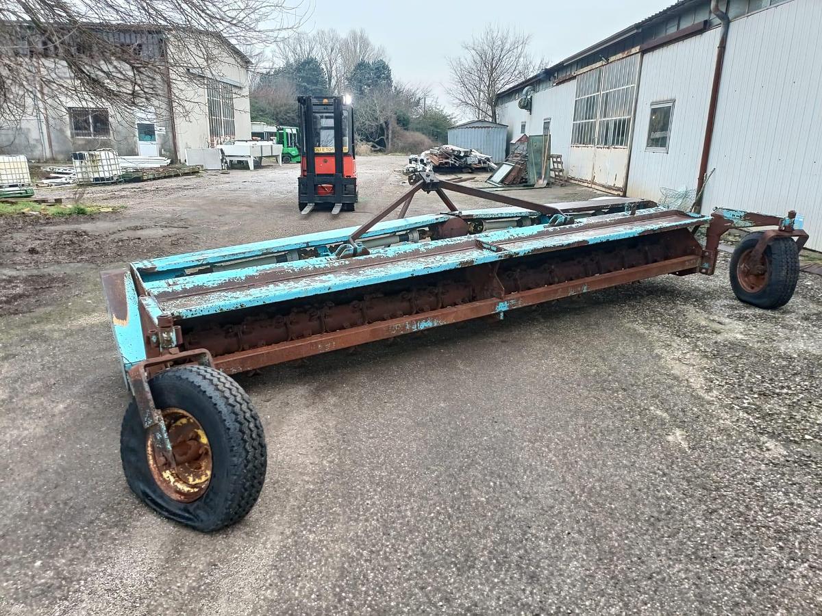Usato trincia Nobili da 4,60m circa con carrello