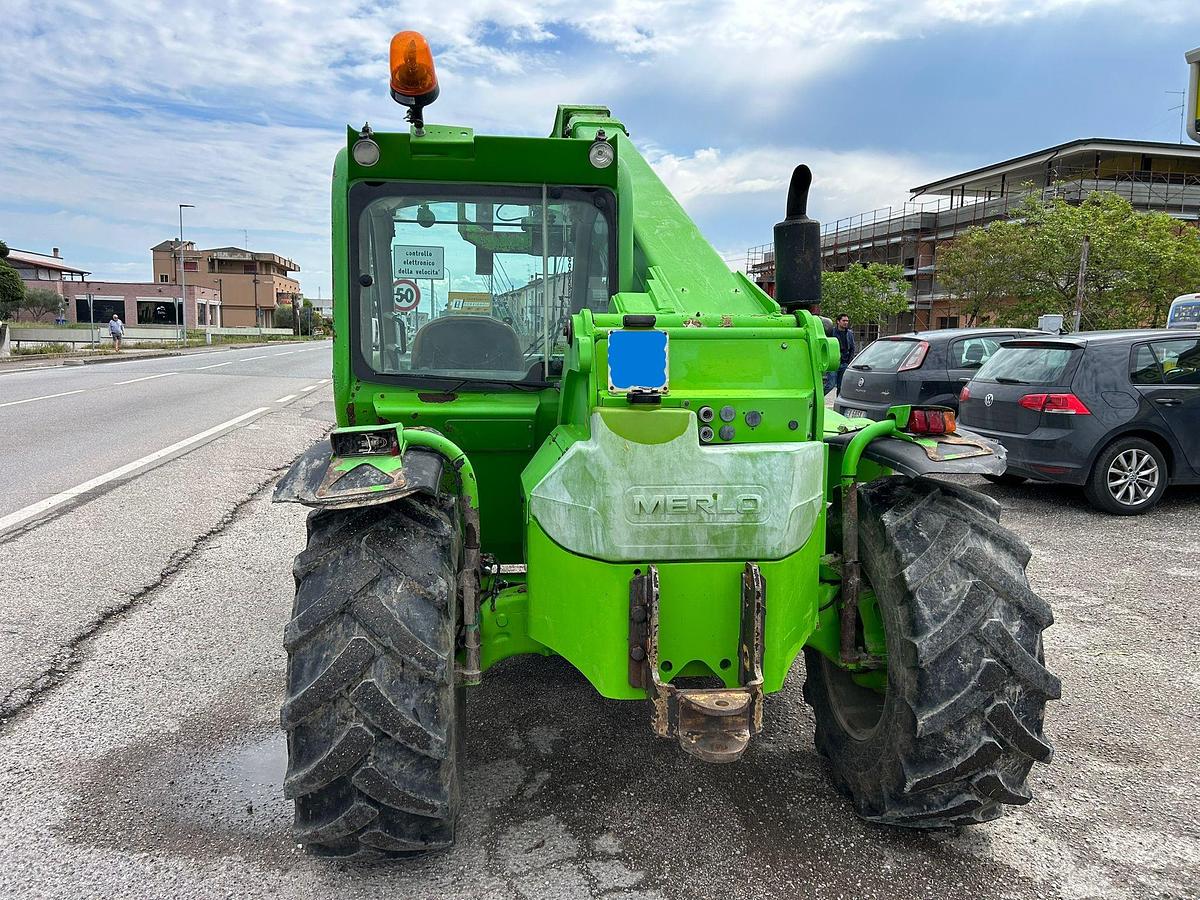 Usato telescopico Merlo P 28.6 con forche da bancali
