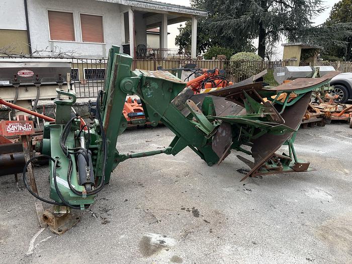 Usato Aratro pesante bivomere Pietro Moro 16 q