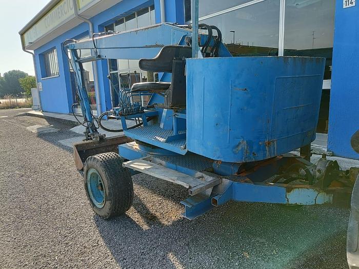 Usato Caricaletame trainato marca Isoli modello CD500