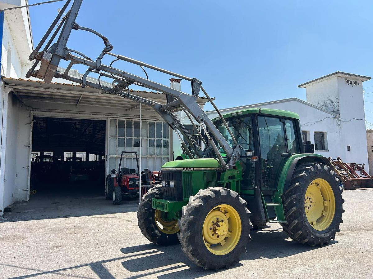 Usato John Deere 6200 caricatore con forche