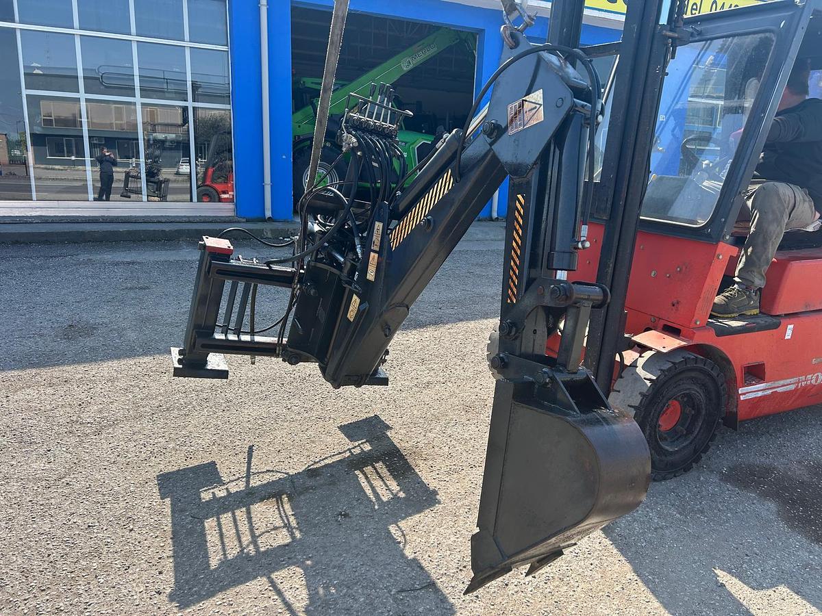 Usato escavatore per trattore agricolo con attacco al 3 punto