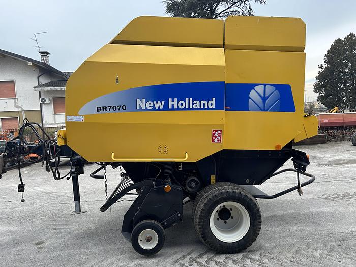 Usato 2010 New Holland BR 7070