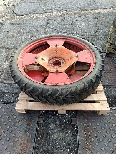 Usato Gomme varie per trattore agricolo o rimorchio (1)