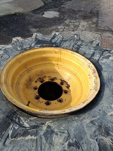 Usato Gomme varie per trattore agricolo o rimorchio (1)