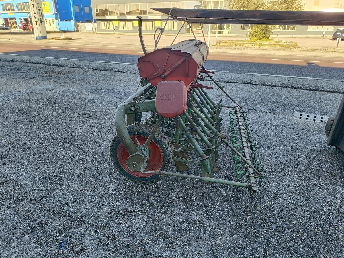 Usato seminatrice Nodet per grano o erba medica