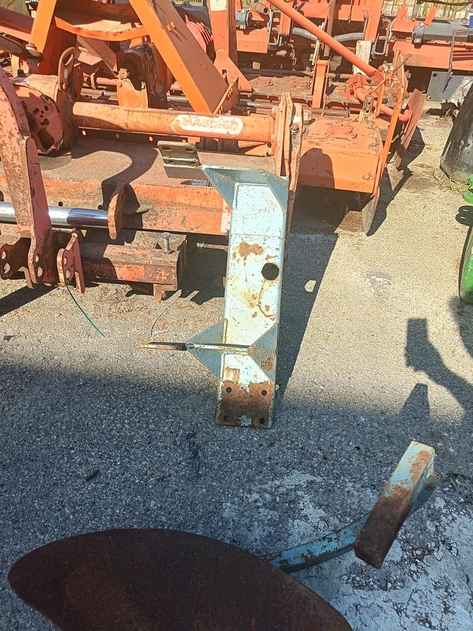 Usato Scalzatore ventrale Charrier a vomere