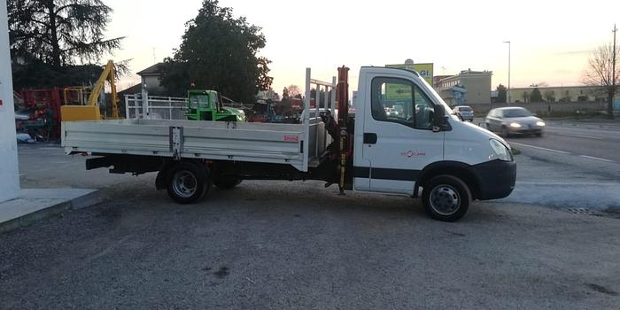 Usato Autocarro Iveco Daily 35- patente B
