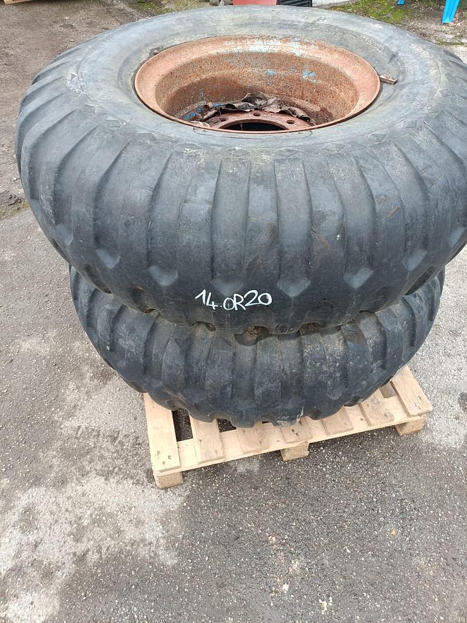 Usato Gomme varie per trattore agricolo o rimorchio (1)