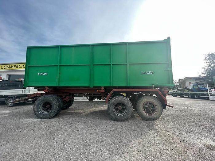 Usato Rimorchio Agricolo 3 assi ribaltabile posteriore