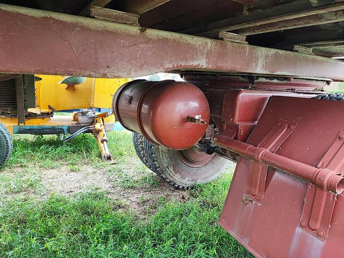 Usato Cisterna per cereali 3 assi- coclea di scarico