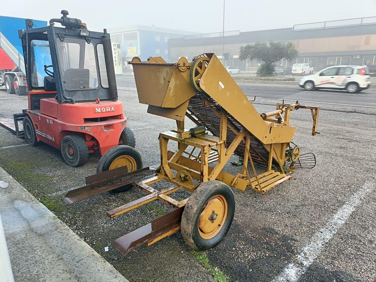 Usato raccogli ortaggi o cipolle marca Alvisi Mario