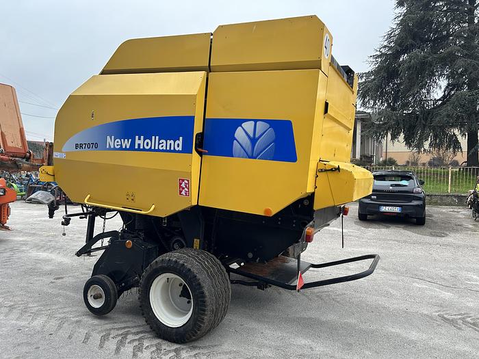 Usato 2010 New Holland BR 7070