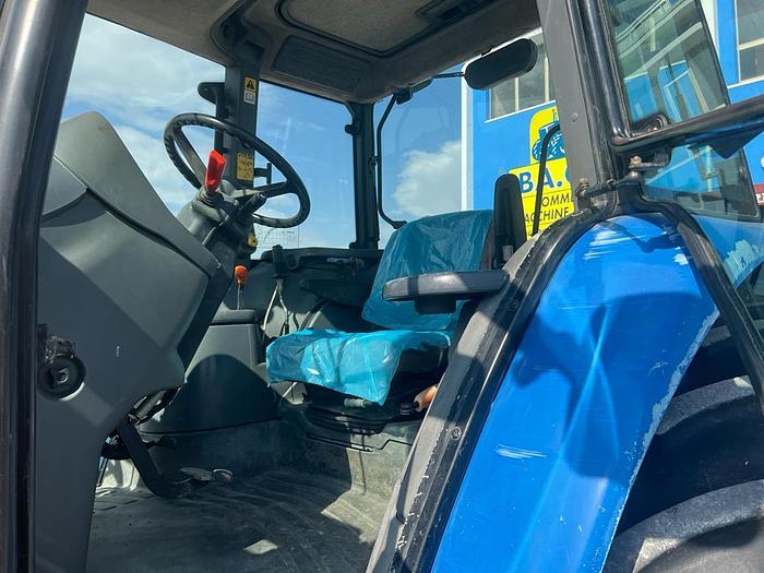 Usato New Holland TS 100 anno 2004 ore 6200 con caricatore