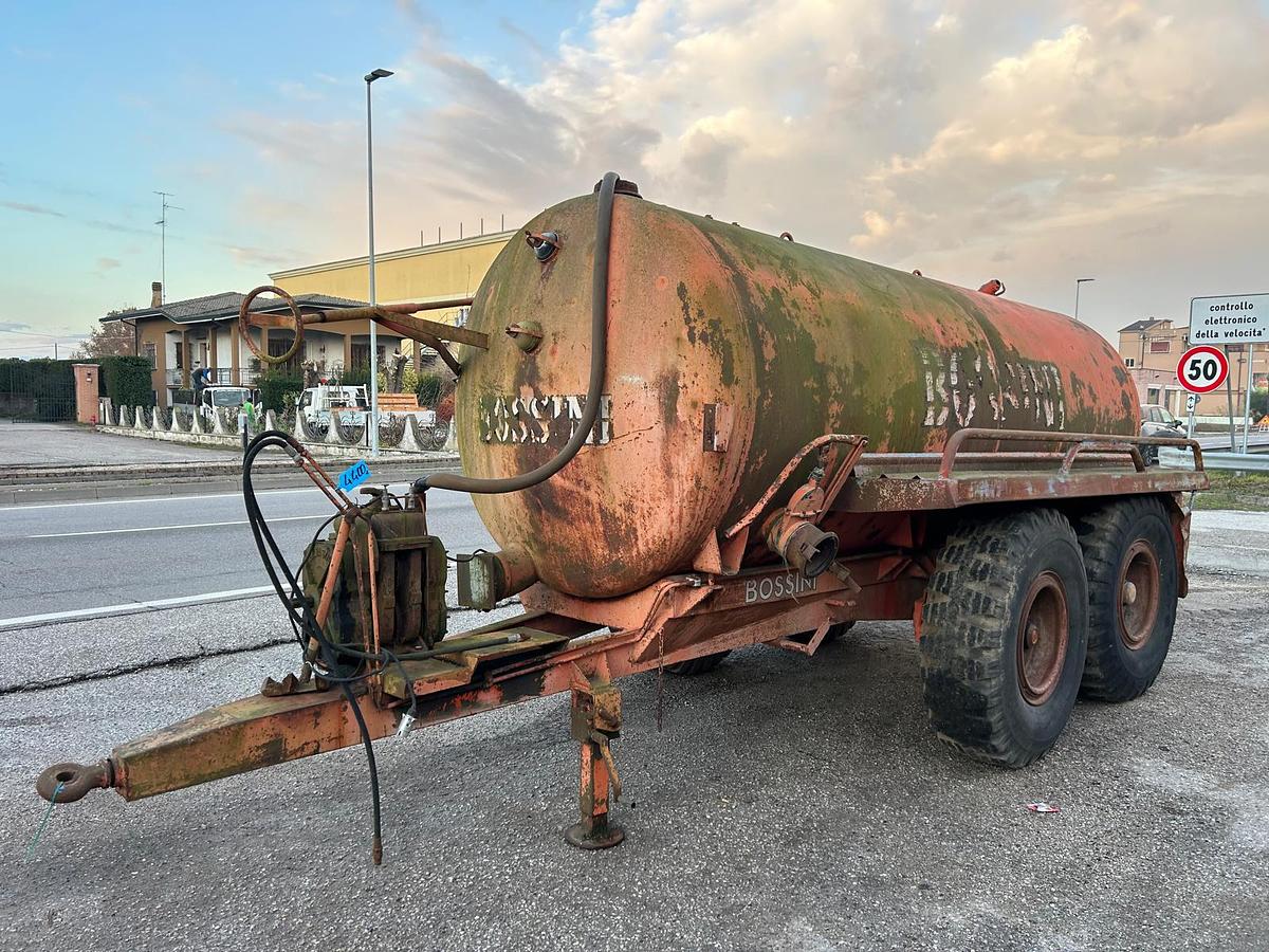 Usato Botte Liquame Bossini 80 q. Targa e libretto