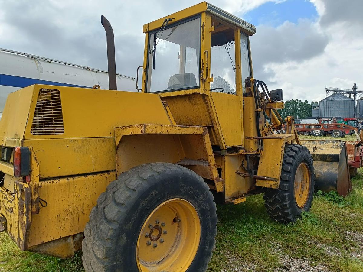 Usato Pala gommata JCB snodata mod. 415 P