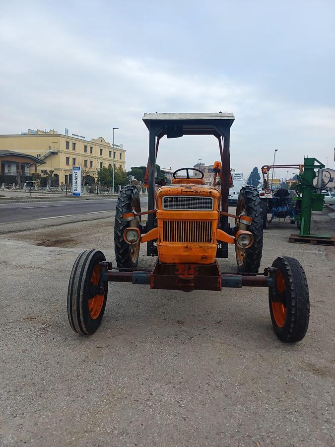 Usato OM 750 con tettuccio di protezione