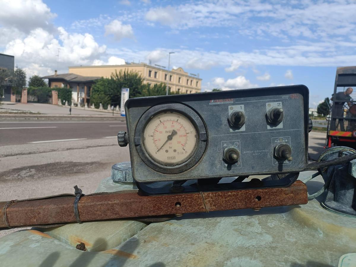 Usato Botte per trattamenti MFC da 650L-per vigneto o frutteto