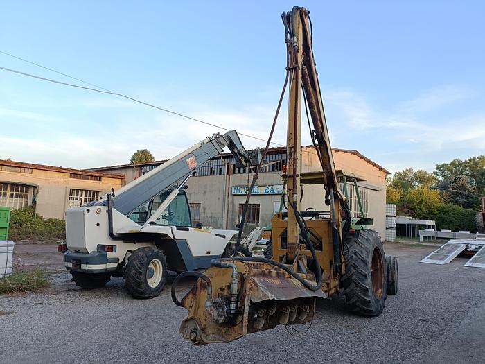 Usato John Deere 2120 con braccio Procmas da 6 m