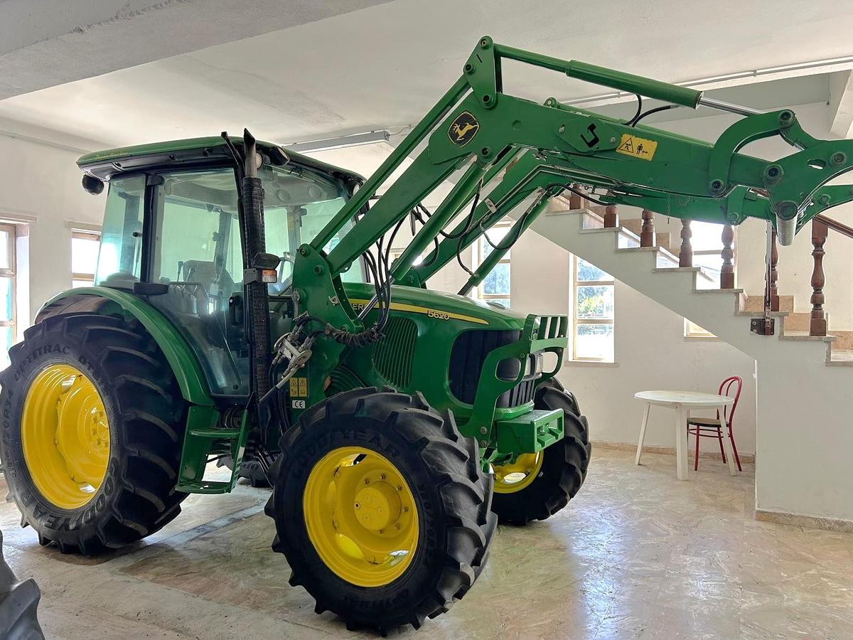 Usato John Deere 5620-caricatore e forche