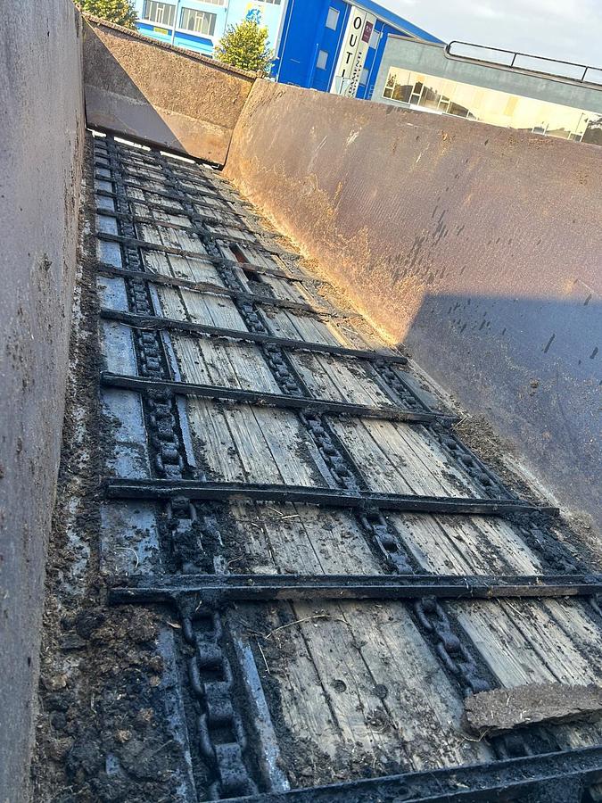 Usato Spandiletame 2 assi Corma C 100- 90 Q- targa e libretto