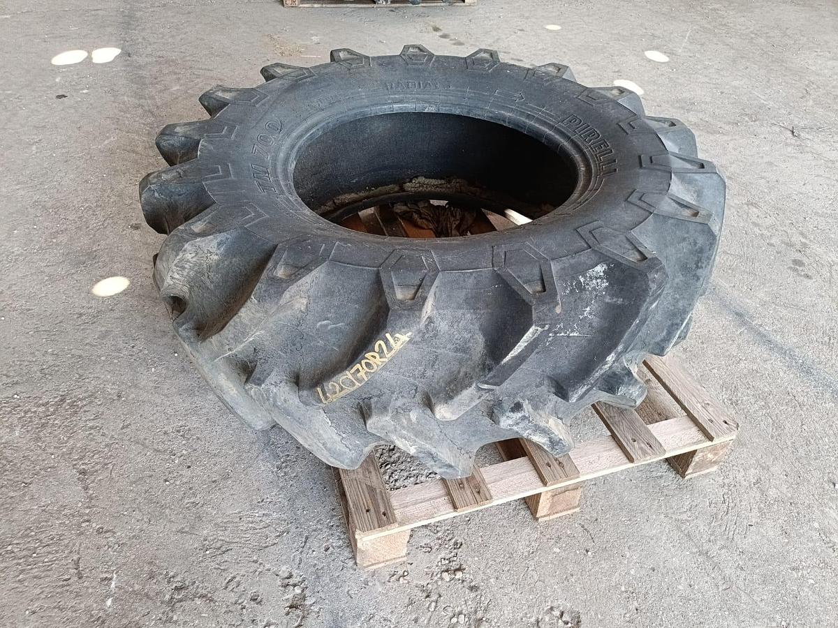 Usato Gomme varie per trattore agricolo o rimorchio (3)