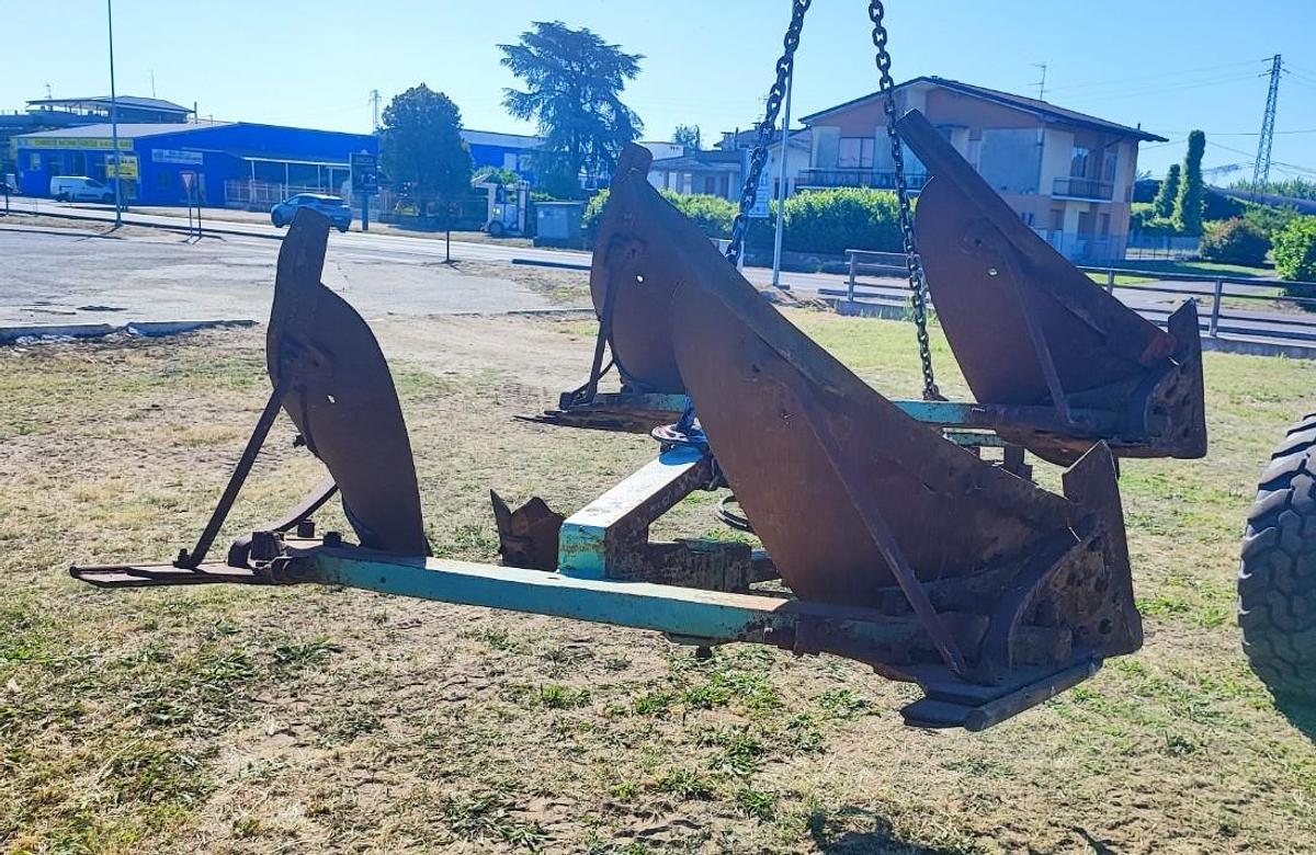 Usato Aratro bivomere voltaorecchio