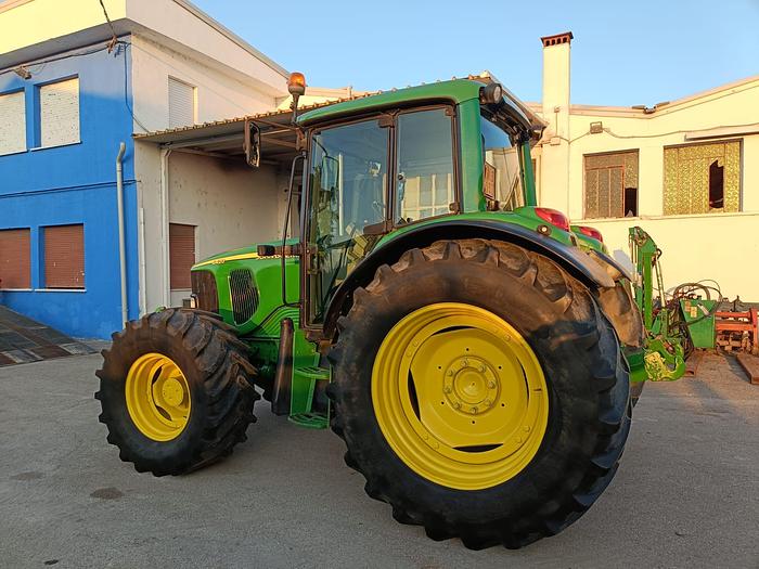 Usato John Deere 6420 con sollevatore e PTO anteriori