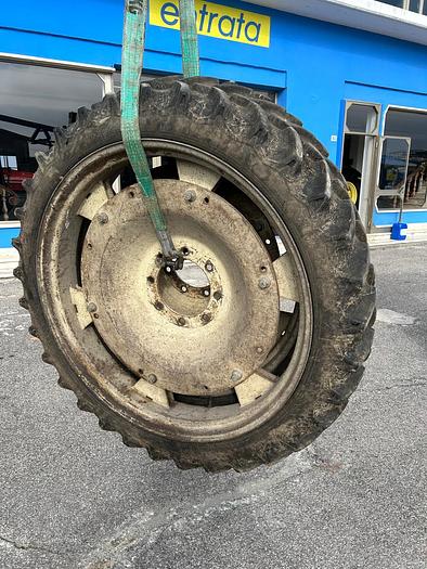 Usato Gomme varie con cerchio o senza