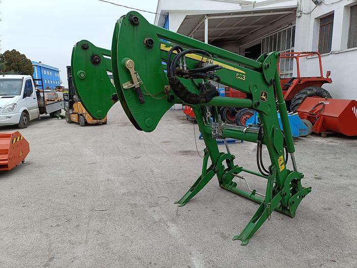 Usato Caricatore John Deere 583 con staffe e joystick