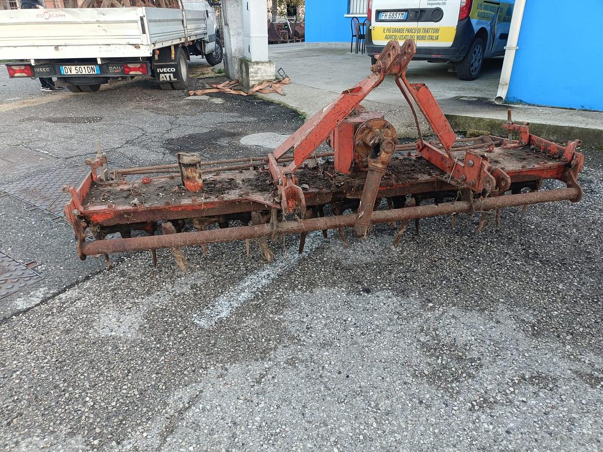 Usato Erpice rotante Breviglieri mod. TV 250 con rullo a gabbia