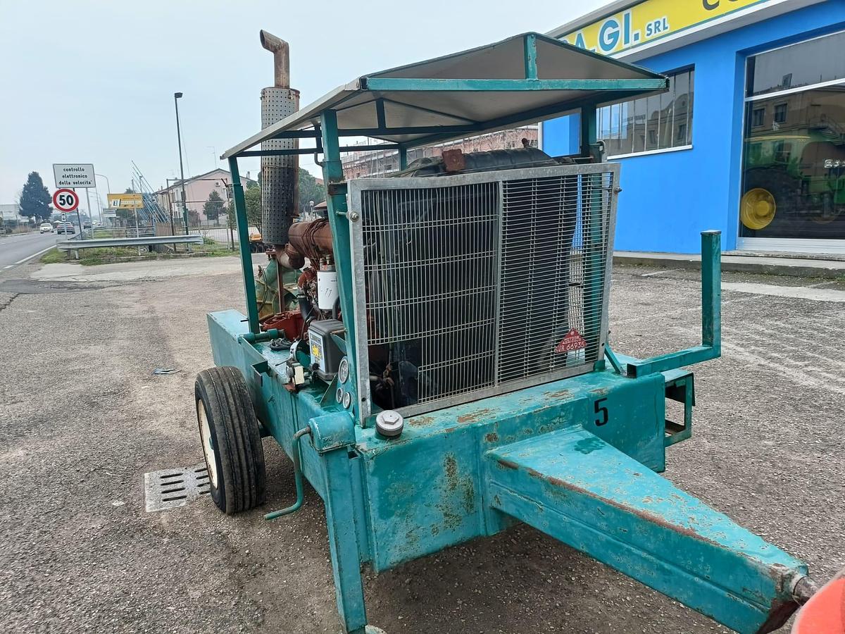 Usato gruppo motopompa con motore da camion 6 cilindri